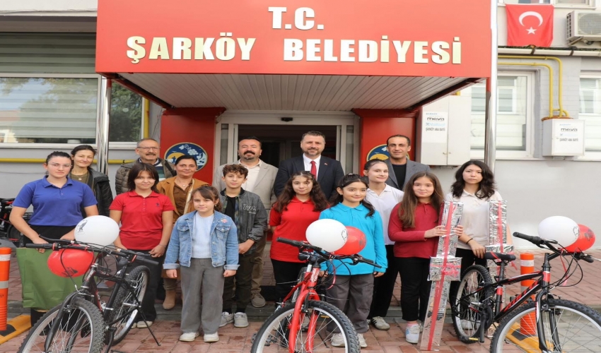 Cumhuriyet ve Atatürk İçin Fırçanı Al Gel Ödül Etkinliği