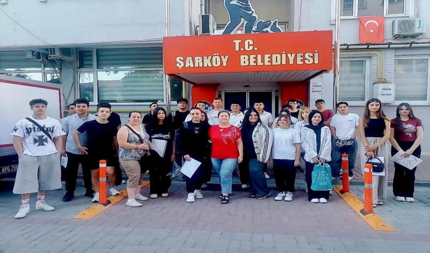 Geleceğimiz olan gençlerimizin her zaman yanındayız 