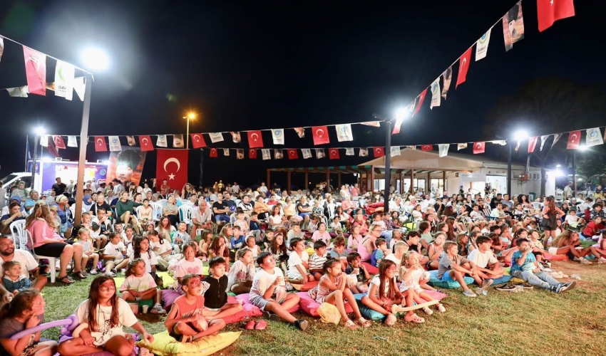 Yıldızların Altında Sinema Keyfi Bambaşkaydı.