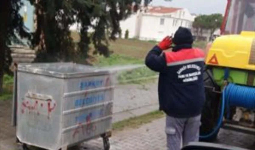 Çöp Konteynerleri Dezenfekte Edildi