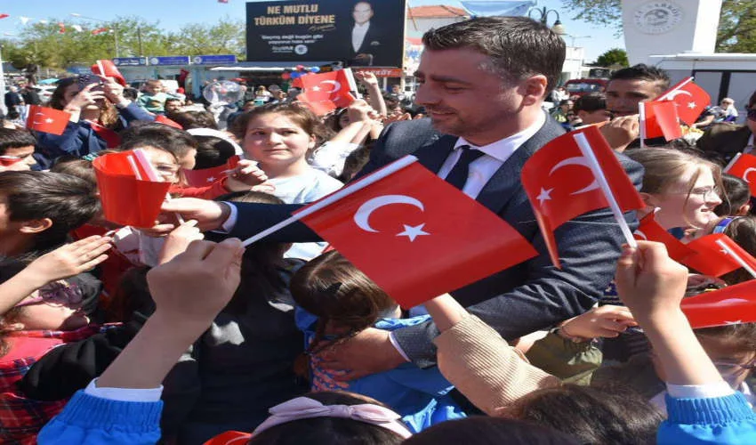 HER ŞEY MUTLULUĞUNUZ VE GÜLEN GÖZLERİNİZ İÇİN