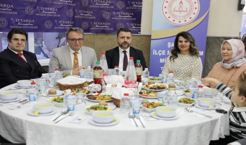 Maarifin Kalbinde Ramazan İftarı